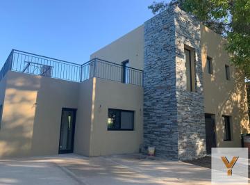 Casa · 172m² · 5 Ambientes · Casa en Venta - 4 Dorm. 4 Baños - 775 m² - Escobar