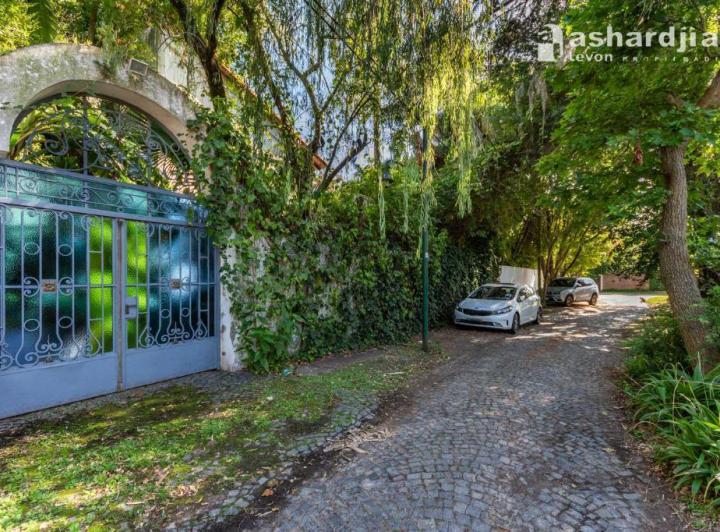Casa · 308m² · 3 Ambientes · 2 Cocheras