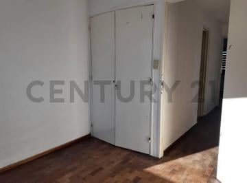Casa · 60m² · 3 Ambientes · 2 Cocheras · Excelente Oportunidad Dúplex de 2 Dorm. Ubicado en El Corazón del Cerro de Las Rosas.