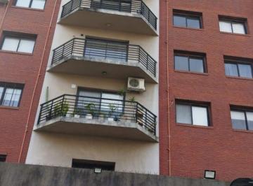 PH de 2 ambientes, Avellaneda · Moderno Departamento de 2 Ambientes con Balcón Al Frente en Avellaneda Centro
