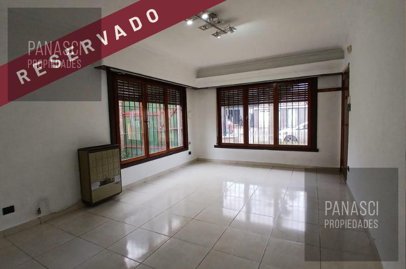 Chalet 4 amb, 233m² con parque y cochera — Azopardo