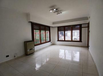 Casa · 233m² · 4 Ambientes · 2 Cocheras · Casa 4 Ambientes con Parque