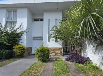 Casa de 3 ambientes, Salta · Casa en Venta en Grand Bourg | 3 Dorm., 3 Baños, Cochera Doble y 235 m²