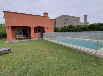 Casa · 128m² · 4 Ambientes · 1 Cochera · Casa en Venta en Araucarias, Puertos, Escobar