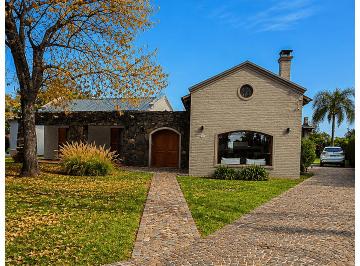 Casa de 7 ambientes, Gualeguaychú · Exclusiva Casa Quinta en Country Club, Gualeguaychú.