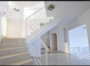 escalera · Casa en Venta con 3 Dorm. en Cabos del Lago