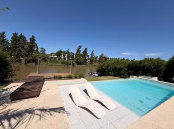 Casa · 486m² · 7 Ambientes · 6 Cocheras · Casa Al Río con Piscina en Barrio Náutico San Benito