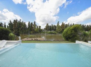 Casa · 486m² · 7 Ambientes · 6 Cocheras · Casa Al Río con Piscina en Barrio Náutico San Benito