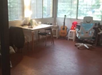 Casa de 3 ambientes, Pueblo Esther · Casa de 1 Dormitorio con Parque en Alquiler