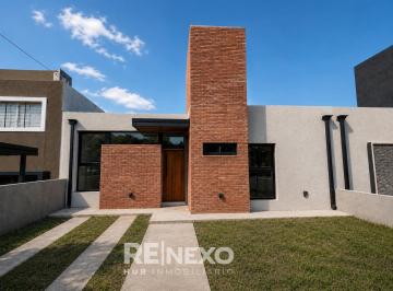 Casa · 78m² · 2 Dormitorios · 2 Cocheras · Casa 2dorm La Calera