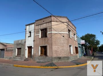 Casa · 170m² · 5 Ambientes · Casa en Venta - 4 Dorm. 2 Baños - 170 m² - Lobos
