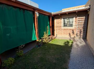 Casa de 5 ambientes, Centenario · Casa en Venta – Centenario - Zona Comercial