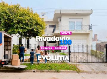 Casa · 240m² · 5 Ambientes · 1 Cochera · Casa en Sanford