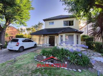 Casa · 360m² · 4 Ambientes · 2 Cocheras · Casa en Venta o Alquiler, 4 Ambientes, Banco Provincia