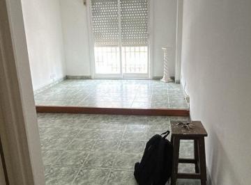 Departamento de 3 ambientes, Barracas · Oportunidad! Se Vende un Hermoso Departamento de 3 Ambientes Al Frente - Barracas