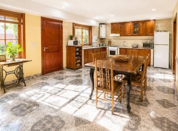 Casa · 193m² · 4 Ambientes · 4 Cocheras · Casa en Venta en Derqui, Pilar.