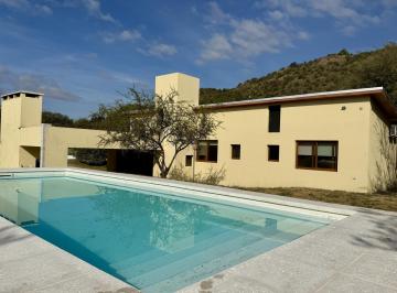 Casa · 212m² · 6 Ambientes · 2 Cocheras · Casa en Venta Potrerillo de Larreta 4dor en Suite, Pileta. a Estrenar