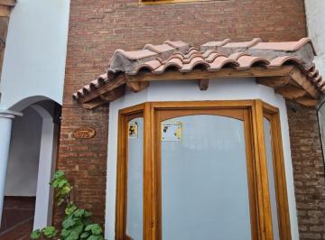 Casa · 100m² · 4 Ambientes · 1 Cochera · Gran Ubicacion! Duplex 2 Dorm. Neuquen Capital