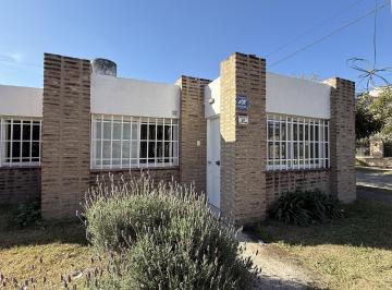 Casa · 90m² · 5 Ambientes · 1 Cochera · Alquiler Casa 2 Dorm. a m de Sanatorio Allende Cerro