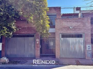 Casa · 300m² · 6 Dormitorios · 2 Cocheras · Oportunidad de Inversión Venta 2 Casas 3dorm 2baños