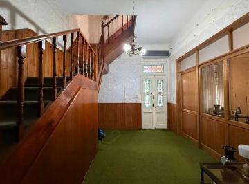 Casa · 220m² · 9 Ambientes · 1 Cochera · Casa en Zona Sur