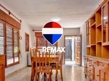 Casa · 186m² · 6 Ambientes · 1 Cochera · Casa a Remodelar en Venta Macrocentro 275.92 m²