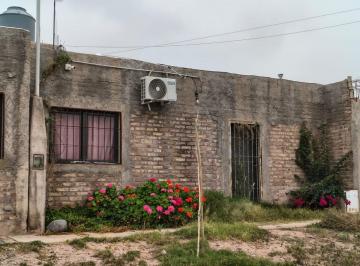 Casa · 80m² · 4 Ambientes · 2 Cocheras · Venta Casa Esquina Jesús Nazareno - Guaymallen