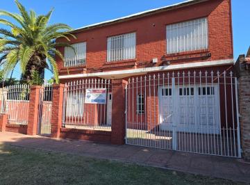 Casa · 160m² · 4 Ambientes · 2 Cocheras · Venta Casa con Potencial y Gran Fondo, San Miguel