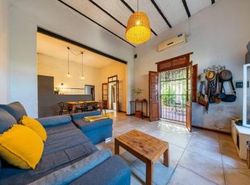 Casa · 109m² · 5 Ambientes · 1 Cochera · Vta Casa 4 Dorm, Patio y Cochera y Jardin
