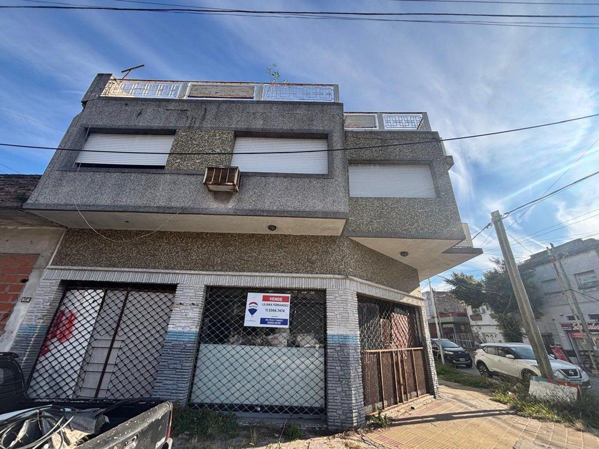 Avenida Tte Gral Juan Domingo Perón 2000, Valentín Alsina, Lanús