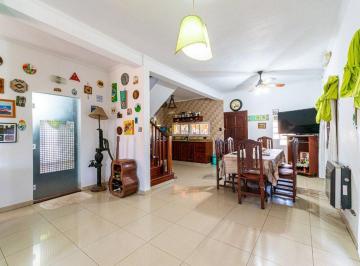 Casa · 170m² · 5 Ambientes · 1 Cochera · Casa en Venta 4 Dorm. Pileta y Quincho