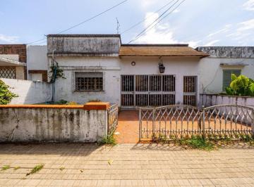 Casa · 156m² · 3 Ambientes · 1 Cochera · Casa en Venta en B° Belgrano Dos Dorm./patio