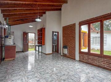 Casa · 121m² · 2 Ambientes · Venta Dos Casas en Block Atlantida Terreno 400 m²