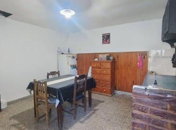 Casa · 62m² · 3 Ambientes · 1 Cochera · Venta Casa 3 Amb C/ Jardin y Garage Ezpeleta Este
