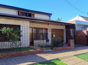 Casa · 208m² · 4 Ambientes · 2 Cocheras · Venta Casa en Quilmes Quincho, Playroom 2 Cocheras