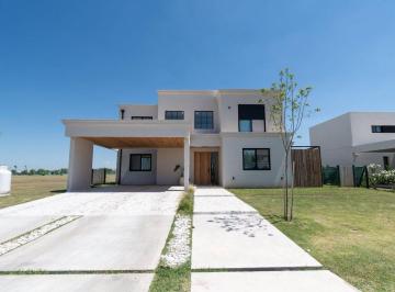 Casa · 360m² · 5 Ambientes · 2 Cocheras · Venta Casa en Vida Club de Campo con 4 Dorm.