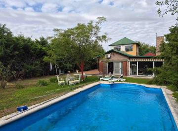 Casa · 189m² · 5 Ambientes · 1 Cochera · Casa Venta Funes 3 Dorm Pileta 1500 m de Parque