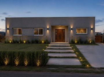 Casa · 144m² · 4 Ambientes · 2 Cocheras · Venta Casa Moderna en Horizontes Al Sur