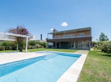 Casa · 277m² · 5 Ambientes · 4 Cocheras · Casa de 3 Dorm. en Altos de La Ribera