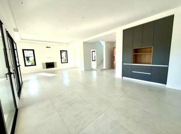 Casa · 231m² · 7 Ambientes · 2 Cocheras · Casa en Venta, Greenville, 5 Dorm. Hudson