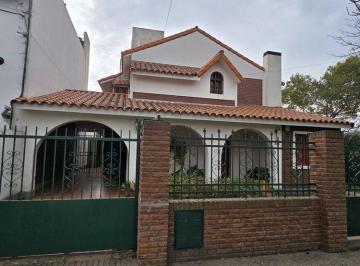 Casa · 199m² · 5 Ambientes · 1 Cochera · Venta Casa 3 Dorm. Pileta Parque Fisherton