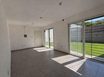 Casa · 90m² · 4 Ambientes · 1 Cochera · Venta Dúplex 3 Dorm con Patio y Cochera Saldan