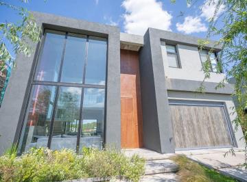 Casa · 347m² · 6 Ambientes · 2 Cocheras · Venta de Casa a La Laguina en Santa Ana, Tigre