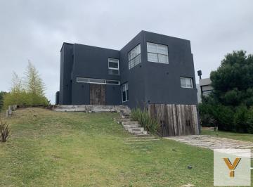 Casa · 200m² · 6 Ambientes · Casa en Venta - 4 Dorm. 5 Baños - 1000 m - Costa Esmeralda