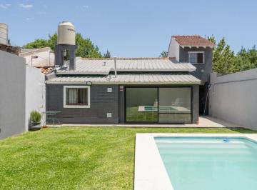 Casa · 128m² · 4 Ambientes · 1 Cochera · Casa en Venta Boulogne C/jardin, Pileta y Quincho!