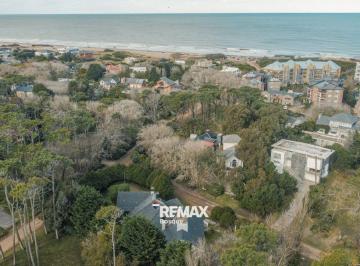 Casa · 600m² · 7 Ambientes · 4 Cocheras · Casa en Venta Cariló 6 Dorm. Cerca del Mar
