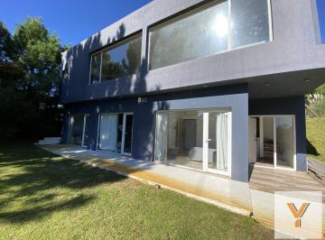 Casa · 145m² · 5 Ambientes · Casa en Venta - 3 Dorm. 3 Baños - 1000 m - Costa Esmeralda