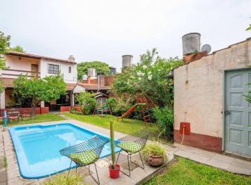 Casa · 147m² · 4 Ambientes · 2 Cocheras · Casa Lote Propio con Pileta en Villa Ballester