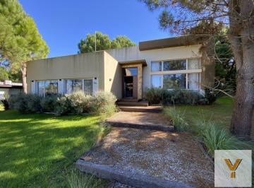 Casa · 128m² · 4 Ambientes · Casa en Venta - 3 Dorm. 2 Baños - 1000 m - Costa Esmeralda