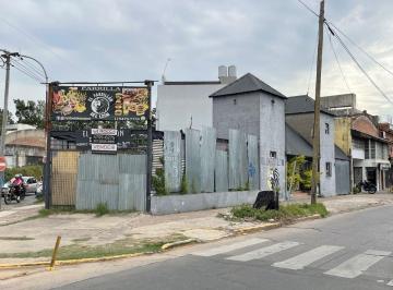Local comercial · 123m² · Alquiler Local Gran Patio en Esquina Múlt. Usos